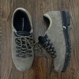 USED Merrel boots size 8 in good condition